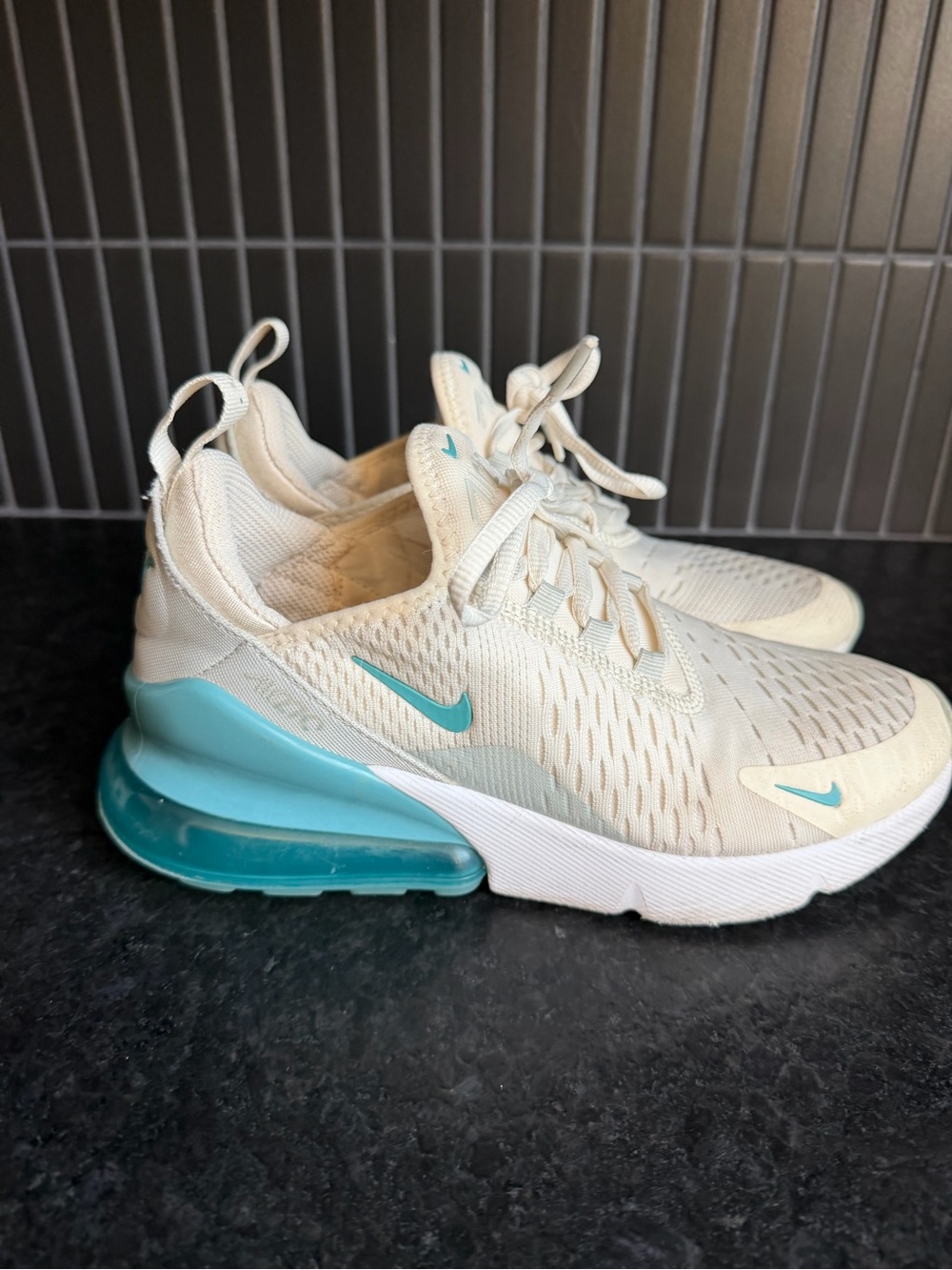 Nike Air Max 270 in Cream with Teal Accents